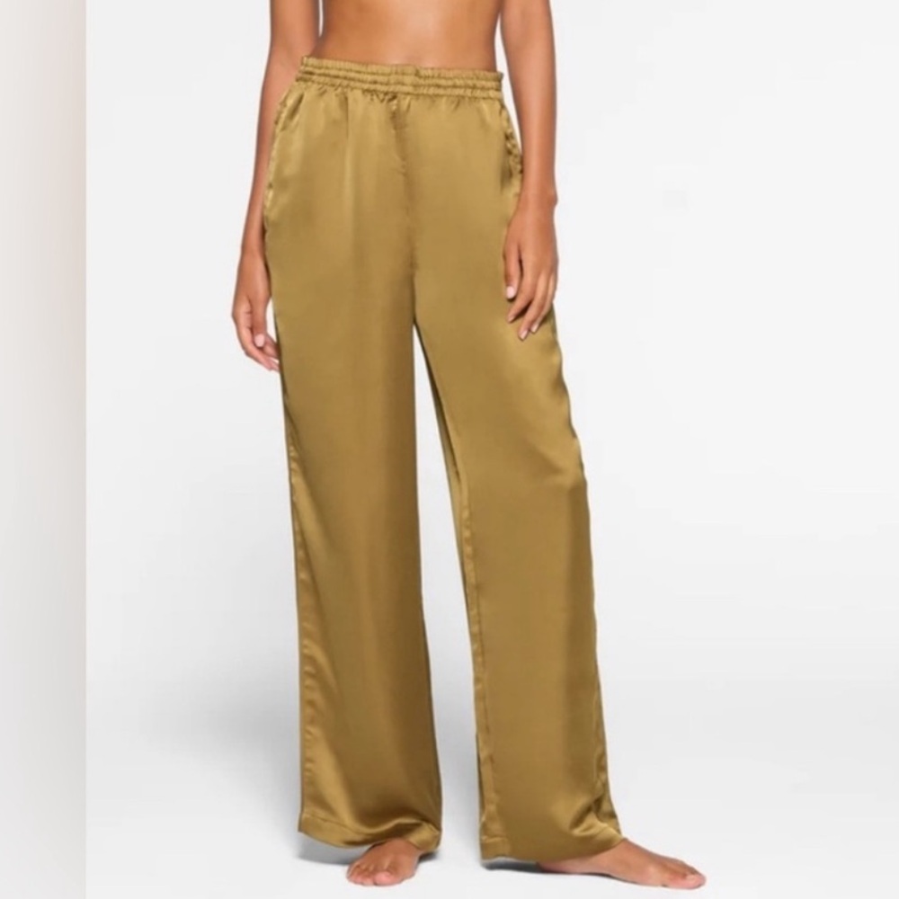 SKIMS Silky Satin 100% Polyester Wide Leg Pants Women’s Size Large